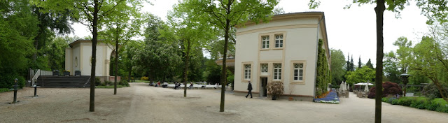 Kurpark in Bad Homburg - Brunnenallee und Musikpavillon Kurpark in Bad Homburg - Brunnenallee und Musikpavillon