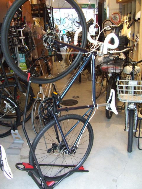 avelo Bicycle shop: DS-800AKI バイクスタンド 縦置き 自転車スタンド 