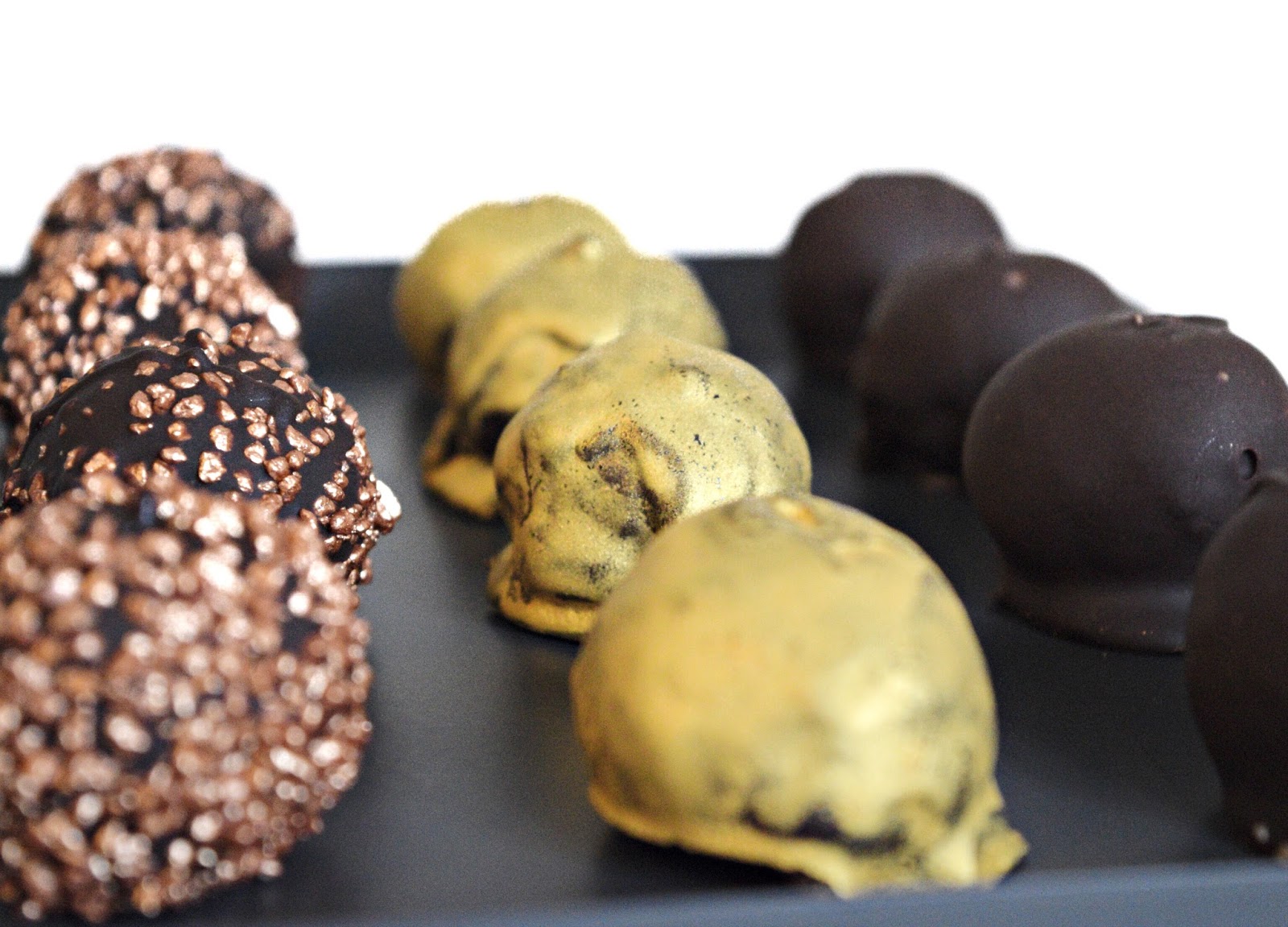 mini golden cheesecake truffles