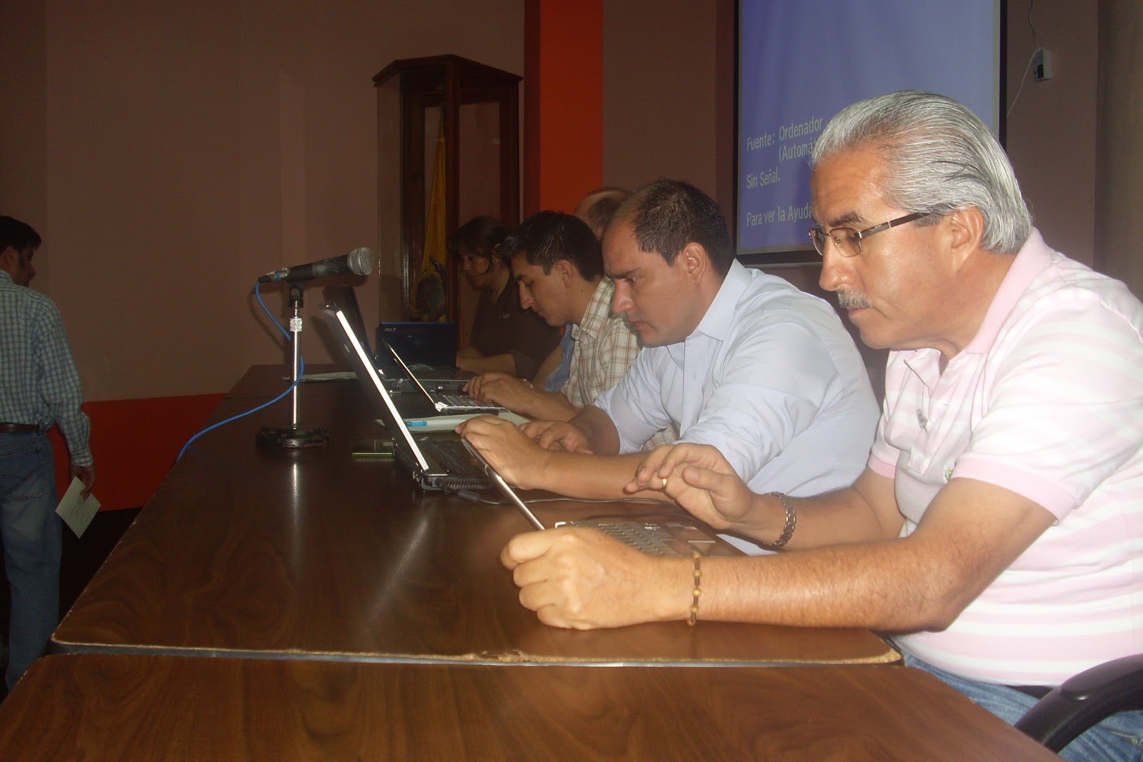 LA COLMENA: EMPRENDE NAPO 2011 