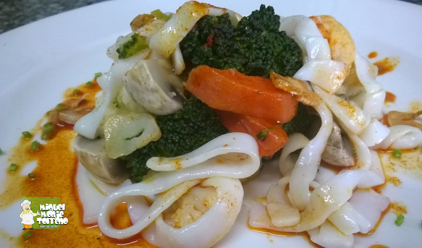 Menestra de Verduras con Tallarines de Calamar al Feira