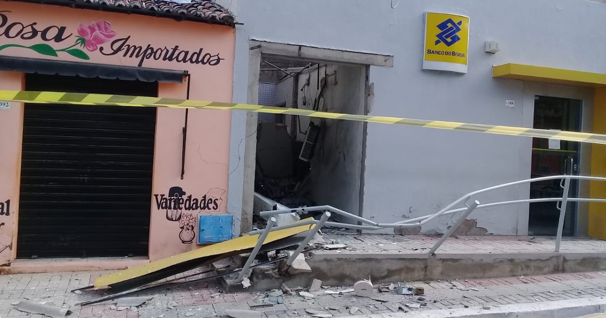 Resultado de imagem para Banco é atacado e caixas eletrônicos são explodidos em Cariré