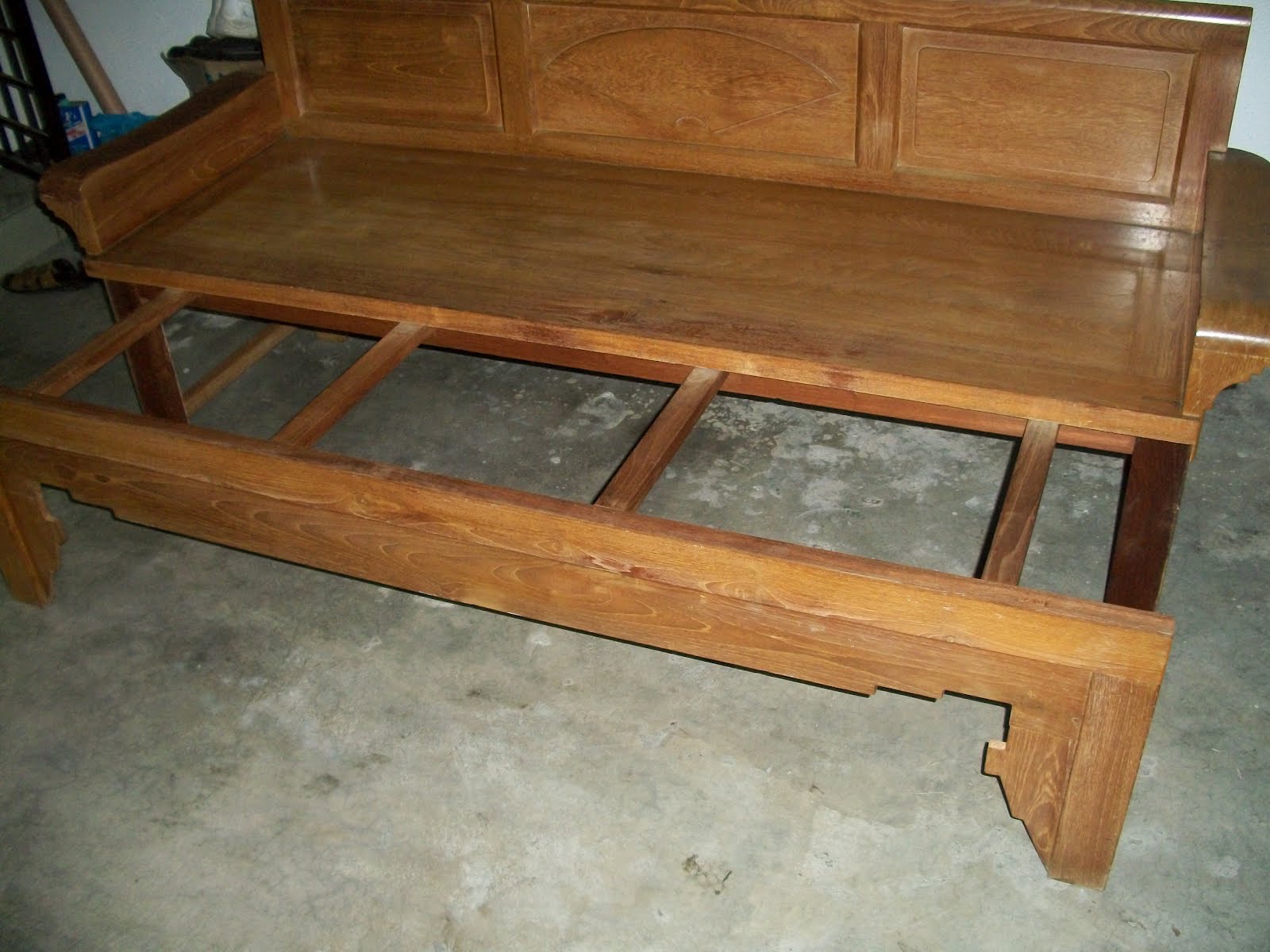collectible items Sofa  kayu  jati  lama katil siang 