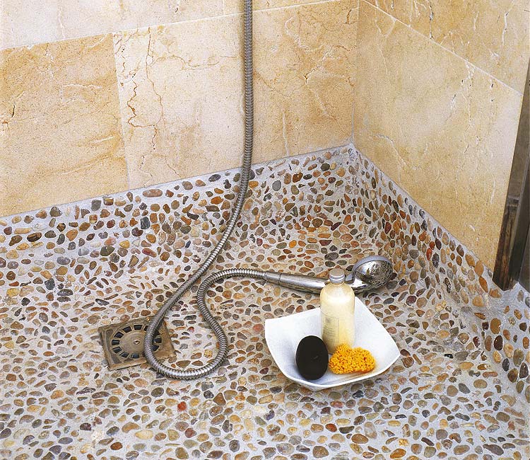 Un Baño Minimalista en Tonos Blancos.