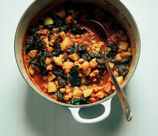 16 Vegan One-Pot Recipes If Your Are Considering Cutting Animals Out Of Your Diet - Cauliflower, Kale & Chickpea Curry