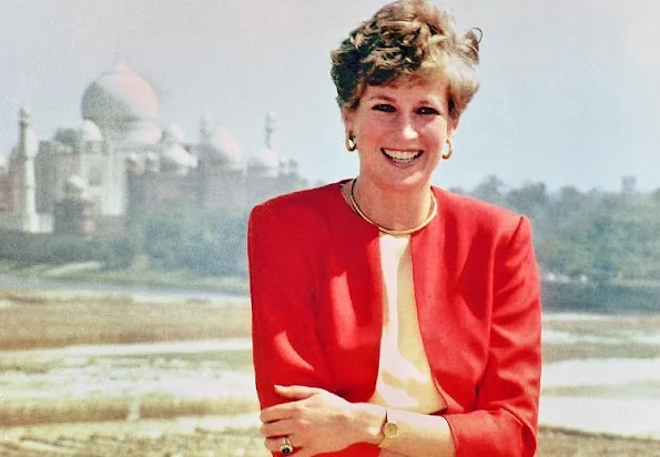 1992 visit to Taj Mahal of parents of William, Charles and Princess Diana of Wales is deemed as a touching memory. The photos of Princess of Wales in front of Taj Mahal building showing her sitting alone caused widespread speculations