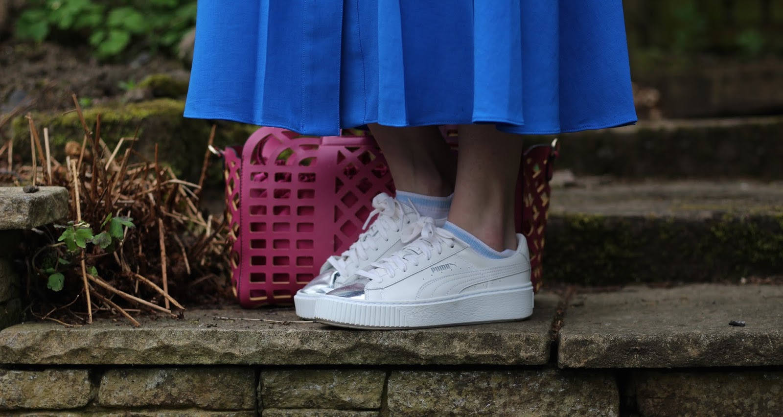 Blue midi-skirt, Turquoise jumper and Pink Basket Bag | Fake Fabulous