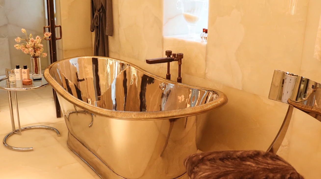 27 Photos vs. Inside New York’s Skinniest Skyscraper vs. Luxury Penthouse Interior Design Tour