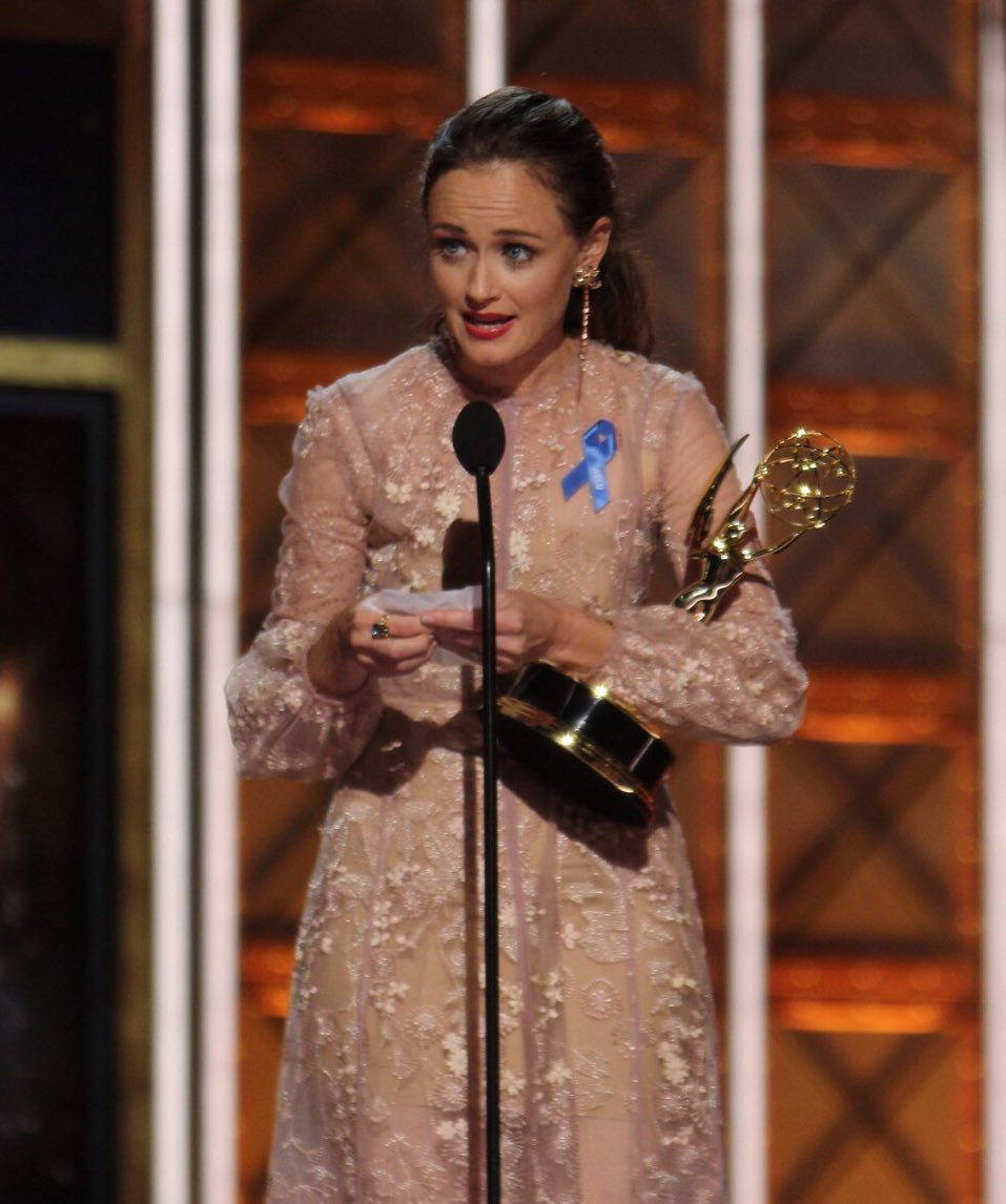 Alexis Bledel recebe Emmy de Melhor Atriz Convidada em Série Dramática The Handmaid's Tale Brasil Alexis Bledel recebe Emmy de Melhor Atriz Convidada em Série Dramática The Handmaid's Tale Brasil