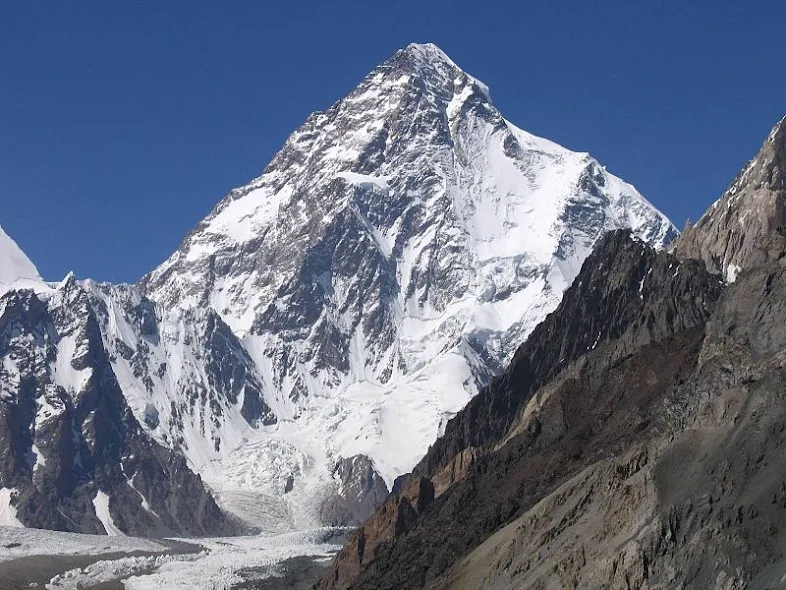 K2 adalah gunung tertinggi kedua di Bumi.