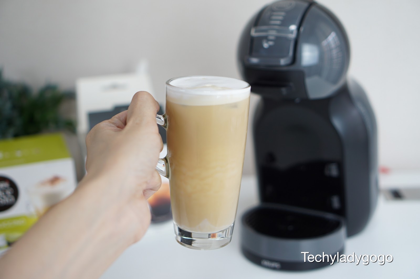 ทำกาแฟเย็นด้วยเครื่องชงกาแฟ NESCAFÉ Dolce Gusto รุ่น Mini Me กันบ้างกับเมนู CAPPUCINO ICE