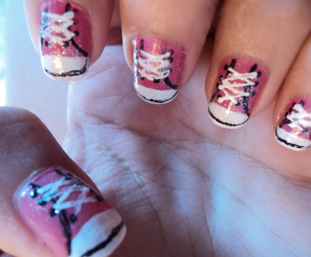 Unhas decoradas com  All Star