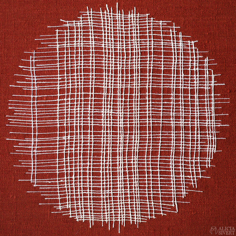Embroidery by Alicia Sivertsson. oregelbunden asymmetrisk bottensöm broderi aliciasivert cirkel rutnät väv ring tavla