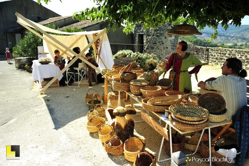 fabricant de panier fete medievale de saint vincent de barres 2016 photo Pascal Blachier