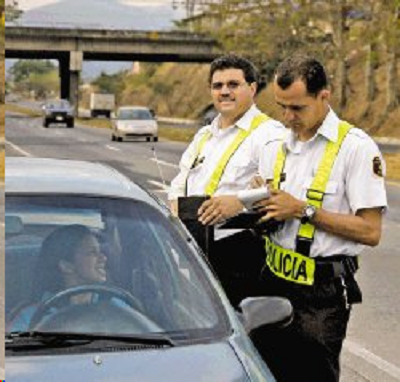 Los macrófagos revisan la identificación de todas las células. policia