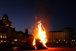 falò di san giovanni-città di torino 23 giugno-notte di san giovanni