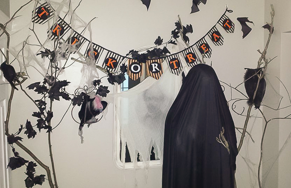 Spooky Halloween entryway