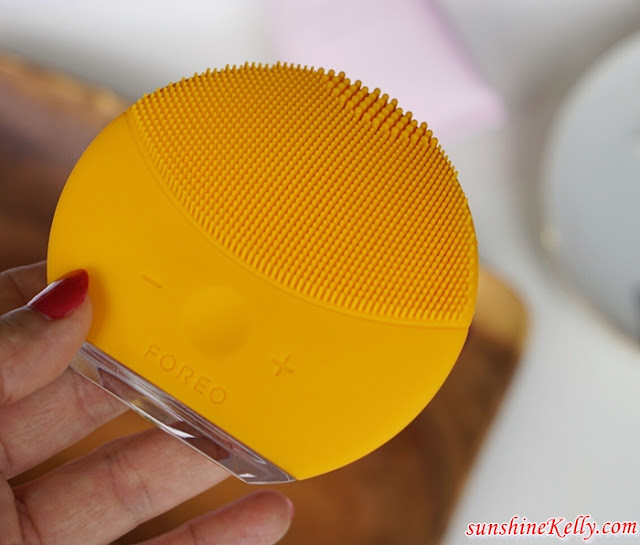 foreo, luna mini 2 Review, 1-Minute to a Healthy Glowing Skin, skincare tips, skin devices, skin devices review, face cleansing brush, skin cleansing brush, cleansing brush, face cleanser brush, facial cleanser brush, deep cleansing brush, silicone face brush, silicone facial brush, silicone cleansing brush, sonic facial brush, sonic face brush, sonic cleansing brush, electric facial brush, electric face brush, electric cleansing brush, facial exfoliating brush, face exfoliation brush, facial scrubbing brush, beauty