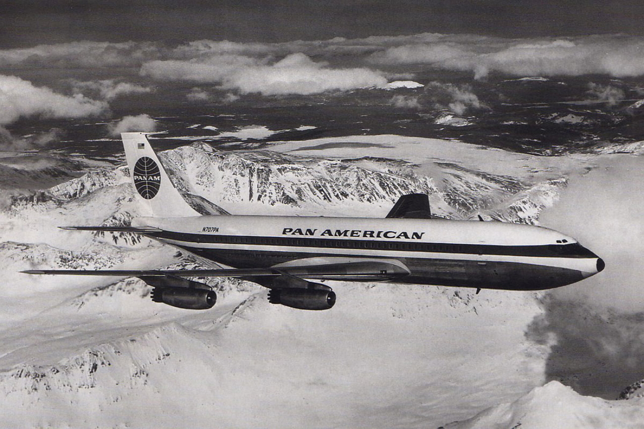 Первые реактивные пассажирские самолеты. Боинг 707 1958. Боинг 707 Пан Американ. Boeing 707. Первый Боинг 707.