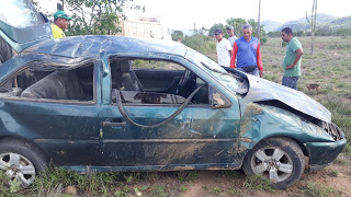 ANDORINHA: VEÍCULO CAPOTA E CONDUTOR NÃO SOFRE LESÕES ANDORINHA: VEÍCULO CAPOTA E CONDUTOR NÃO SOFRE LESÕES