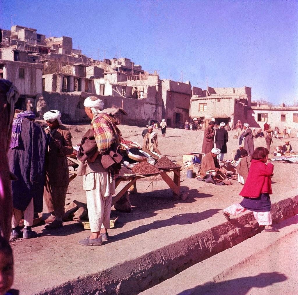 20 Wonderful Color Photographs Capture Street Scenes of Kabul