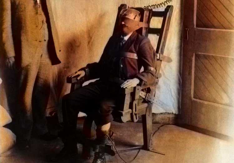 William Kemmler elektrikli sandalye ile infazı gerçekleştirilen ilk mahkum olmuştu.