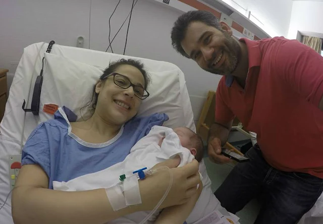 Χαλκίδα: Η selfie του Μάριου Λεβέντη με το νεογέννητο γιο του στο νοσοκομείο (ΦΩΤΟ)