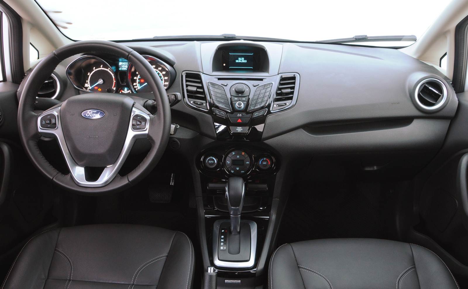 Ford Fiesta 2016 салон