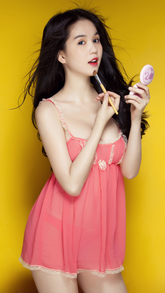 Ngoc Quyen - supermodel and actress sexy in bikini