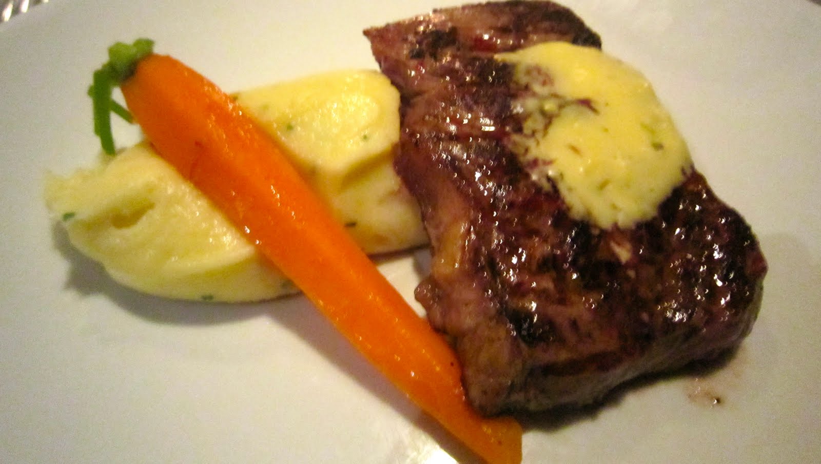 One Hungry Hen The Tea Room, Speaker's Corner Bar and The Promenade