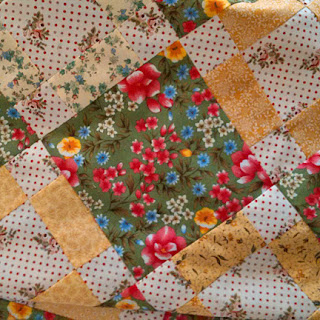 Puss in the Corner quilt: QuiltBee