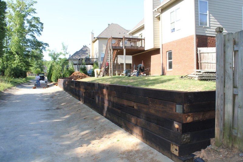 Landscaping Birmingham Al A retaining wall Leveling yard Laying sod Alabaster, Alabama