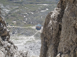 Tiefblick zum Rifugio Lavaredo