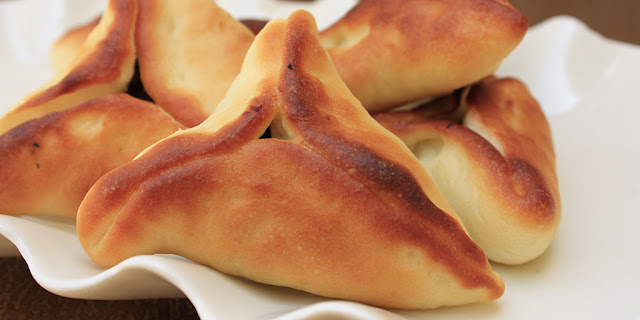 Fatayer bil-Sabanegh / Spinach Triangles Fatayer bil-Sabanegh / Spinach Triangles