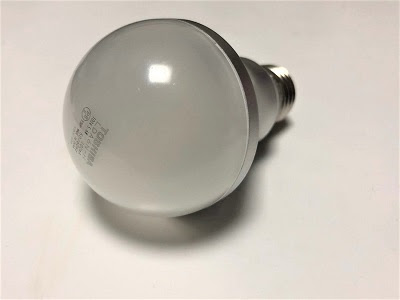 ダイソー LED電球 150円と400円 60W形