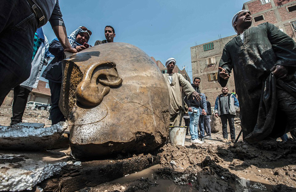 PEPLUM TV Giant 3,000yearold statue of Pharaoh Ramses II found
