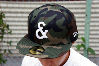 「&」が目を引くBLACK & BLUEのNEW ERA