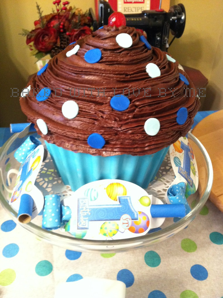 Sweet Treats Baked With Love Wilton's Giant Cupcake Pan Sweet Treats Baked With Love Wilton's Giant Cupcake Pan