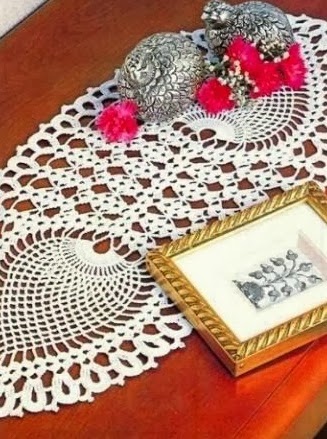 Tığ işi Lale Örtü Modeli Tığ işi Lale Örtü Modeli