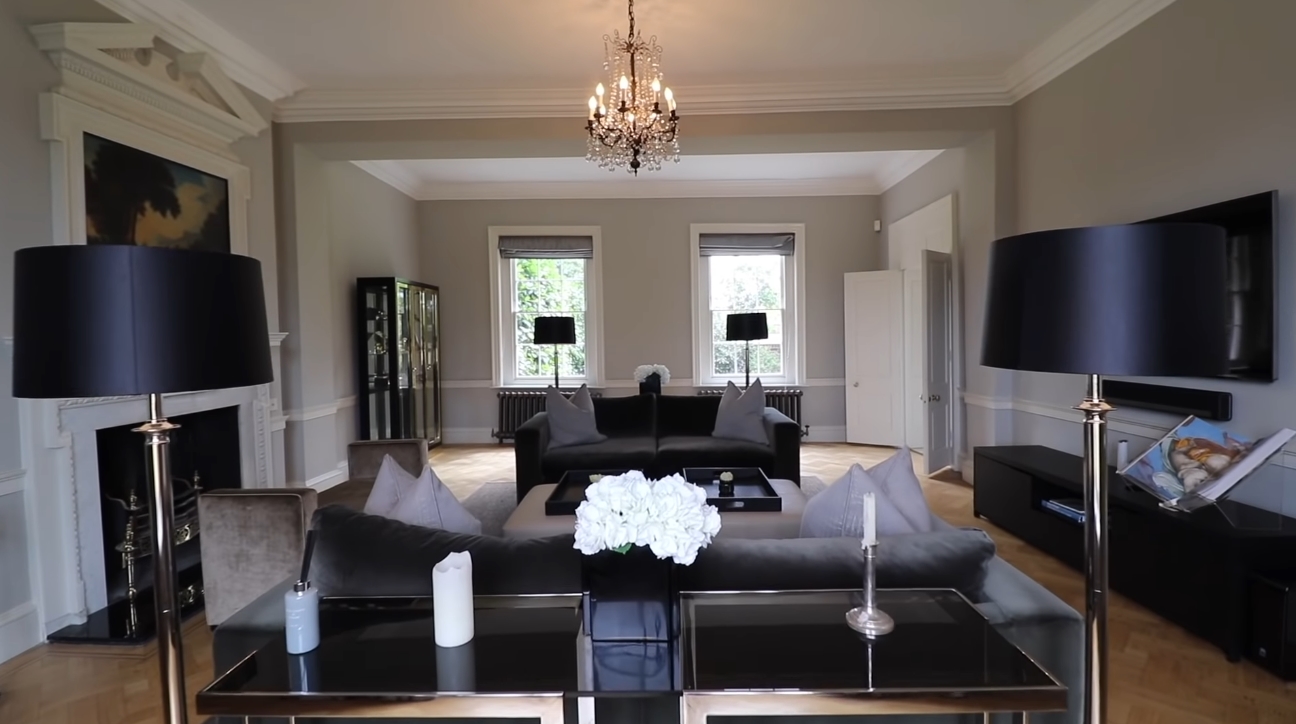 16 Photos vs. Hampton Court Road, East Molesey, Richmond UK Mansion Interior Design Tour