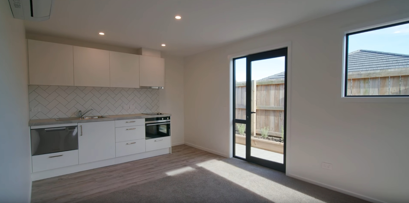 10 Photos vs. 16 Silver Street, Shotover Country, Queenstown - High-End Home & Interior Design Video Tour