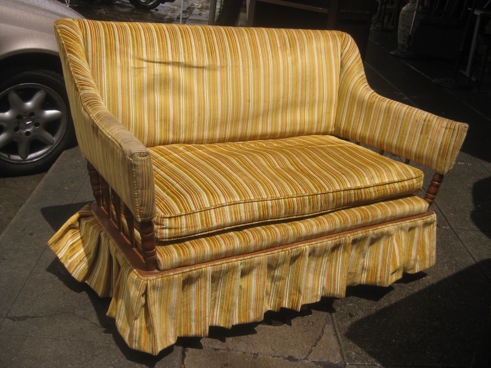 UHURU FURNITURE & COLLECTIBLES SOLD Retro Loveseat 40