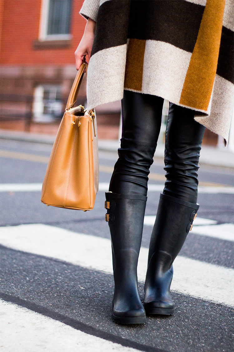 Poncho & Leather Pants (+ Chooka Top Solid Rain Boots Review) - Elle Blogs