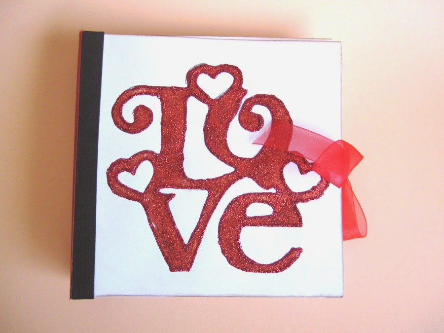 resultado final del tutorial LOVE mini-álbum scrapbook, vista frontal