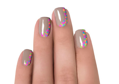 Uñas con puntos Uñas con puntos