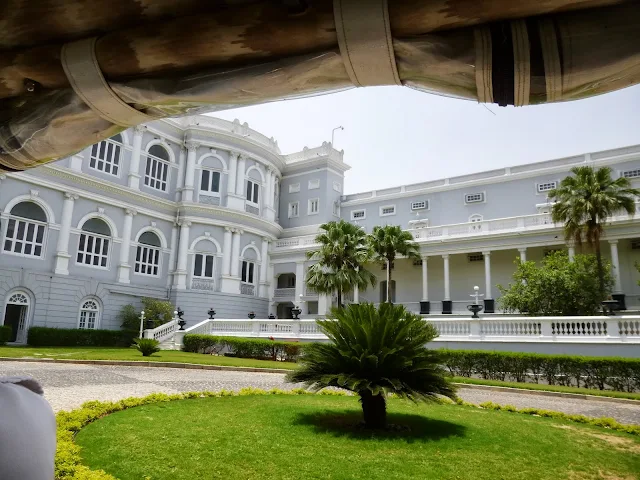 Falaknuma Palace Images: arriving at the palace