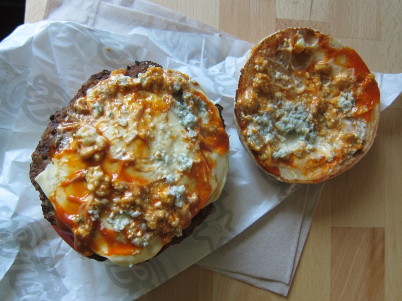 Review Carl's Jr. Buffalo Blue Cheese Burger