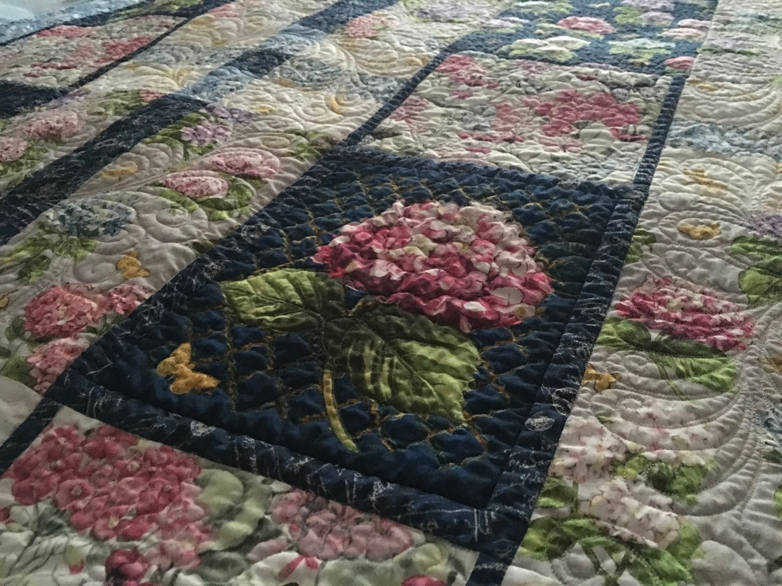 Custom Longarm Quilting by Quilts by Hannelore Hydrangea Quilt with