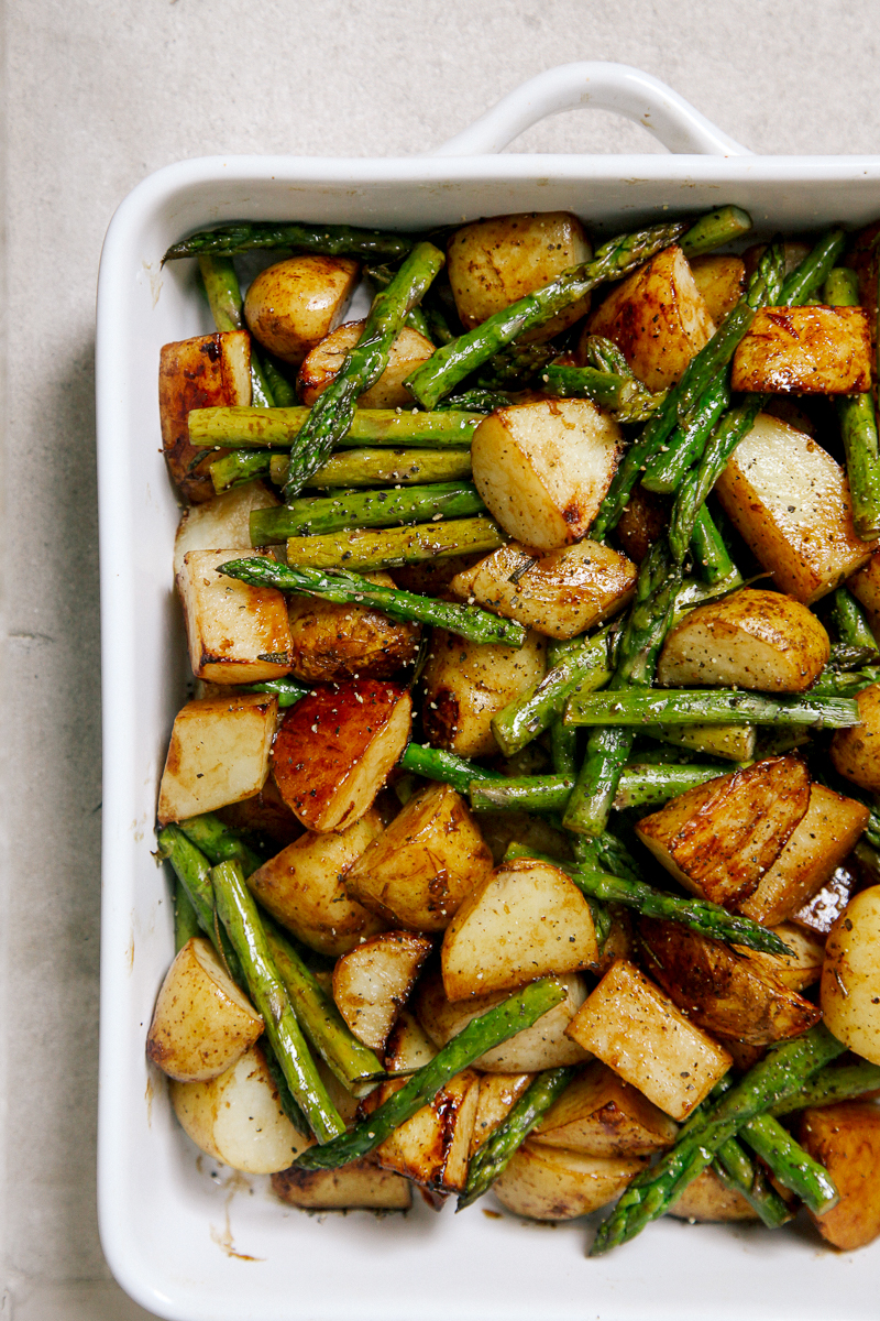 BALSAMIC ROASTED NEW POTATOES WITH ASPARAGUS #vegetarian #roasted