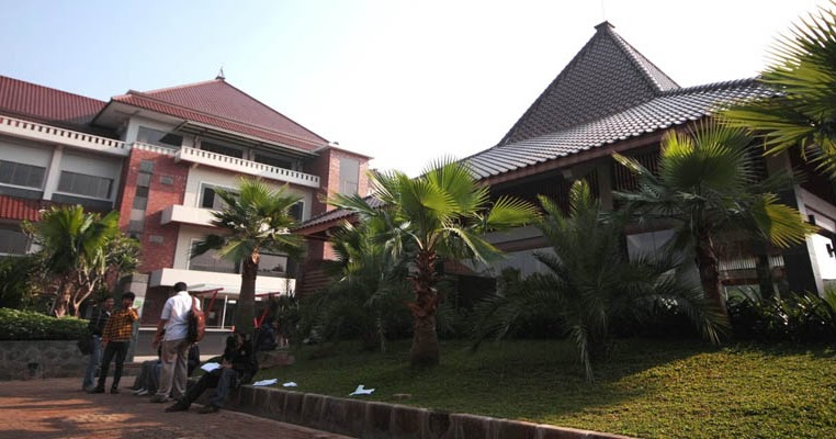 5 Universitas Swasta Terbaik di Indonesia Gate Post